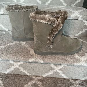 Grey snow boots